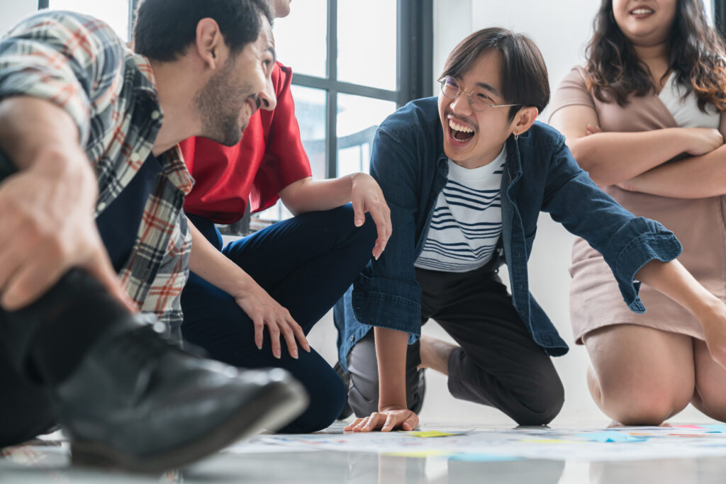 kurieitifueshenshihishinesufureinsutomumitinkufuresenteshonchimuka zhi pin fa maifuresenteshon ji hua zhan luehenorotomaffuwo yi lun xinshiihishinesu kai fa